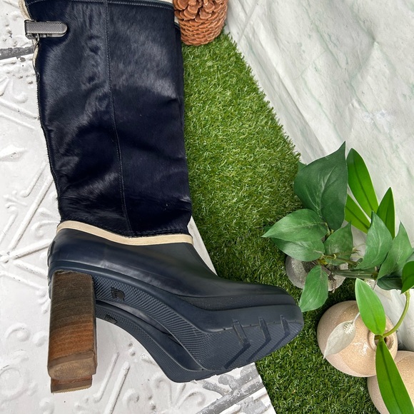 SOREL
MEDINA IV PREMIUM - Collegiate / Navy / black size 8 gently used - Picture 6 of 16